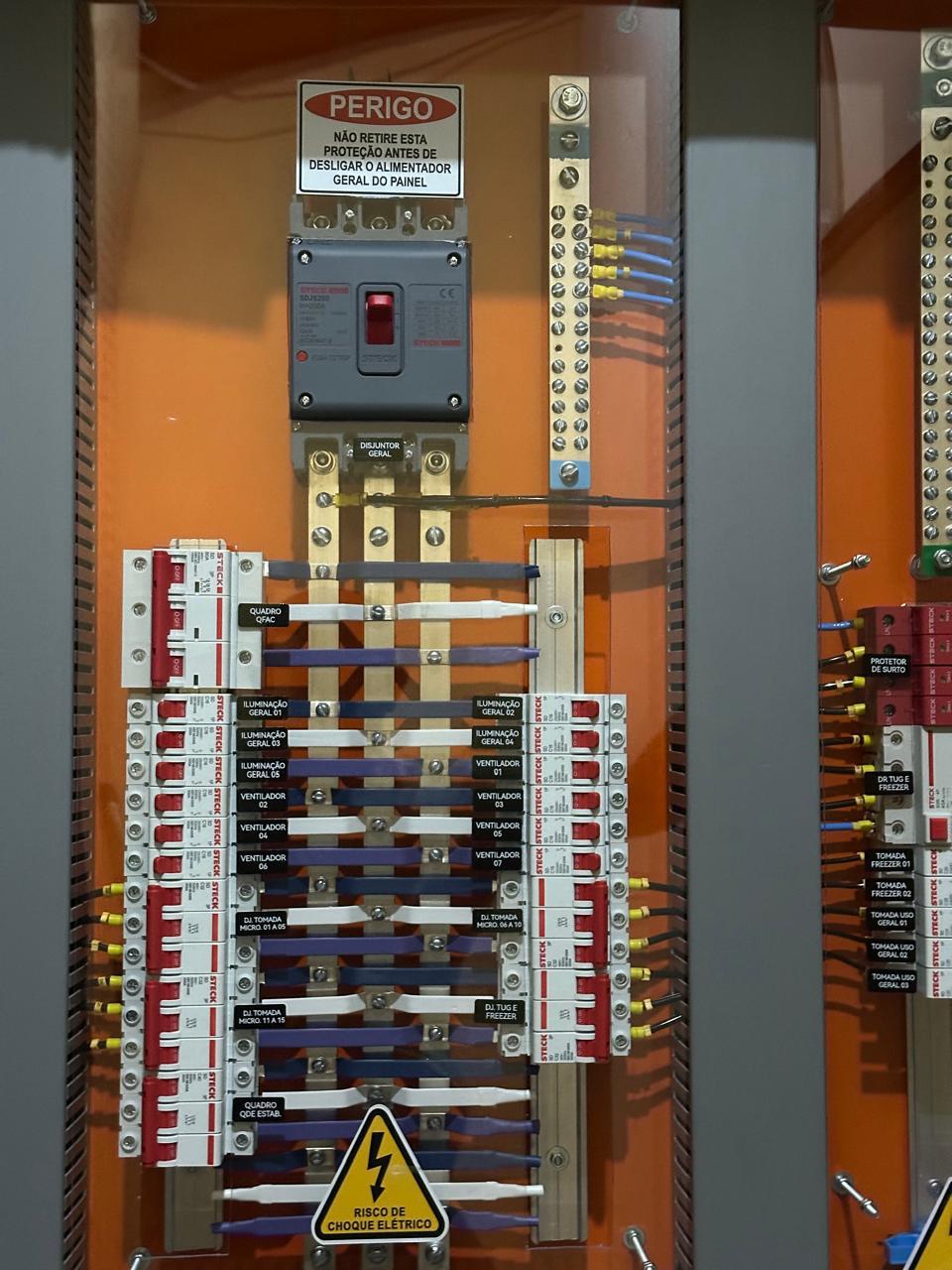 Quadro de Força com Barramento